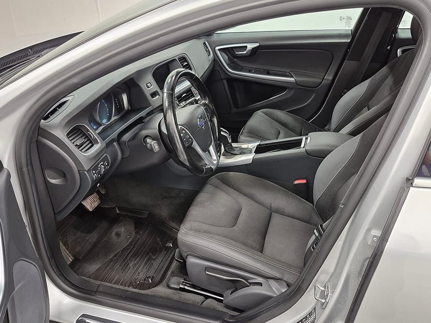Bild 2 av Volvo V60 D4 181HK Momentum