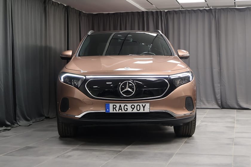 Bild 3 av Mercedes-Benz EQA 300 4MATIC Electric Art Line Prem 360 drag pano keyless