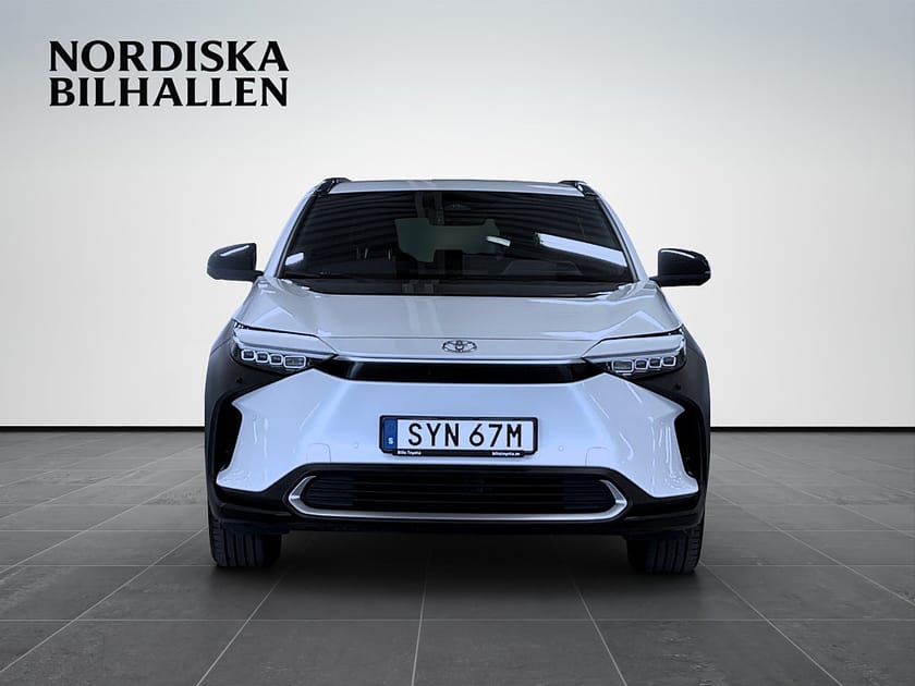 Bild 2 av Toyota bZ4X 71.4 kWh AWD Executive MOMS 360-kamera JBL Dragkrok