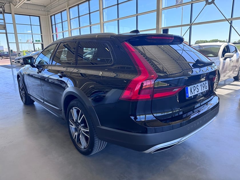 Bild 3 av Volvo V90 Cross Country D4 AWD Advanced SE III | Pano | Drag | VoC | 360°
