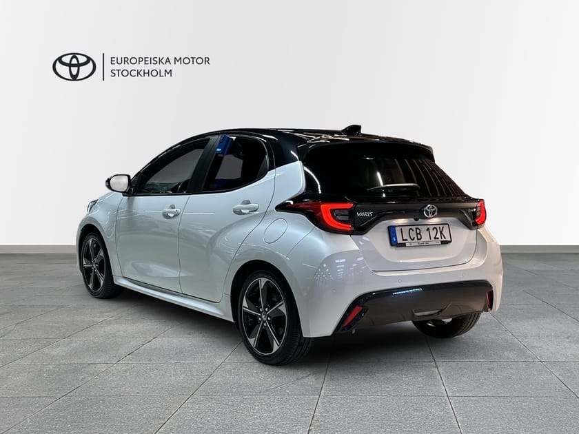 Bild 2 av Toyota Yaris Hybrid 130 1,5 HSD PREMIERE EDITION BI-TONE / HUD/JBL/V-Hjul
