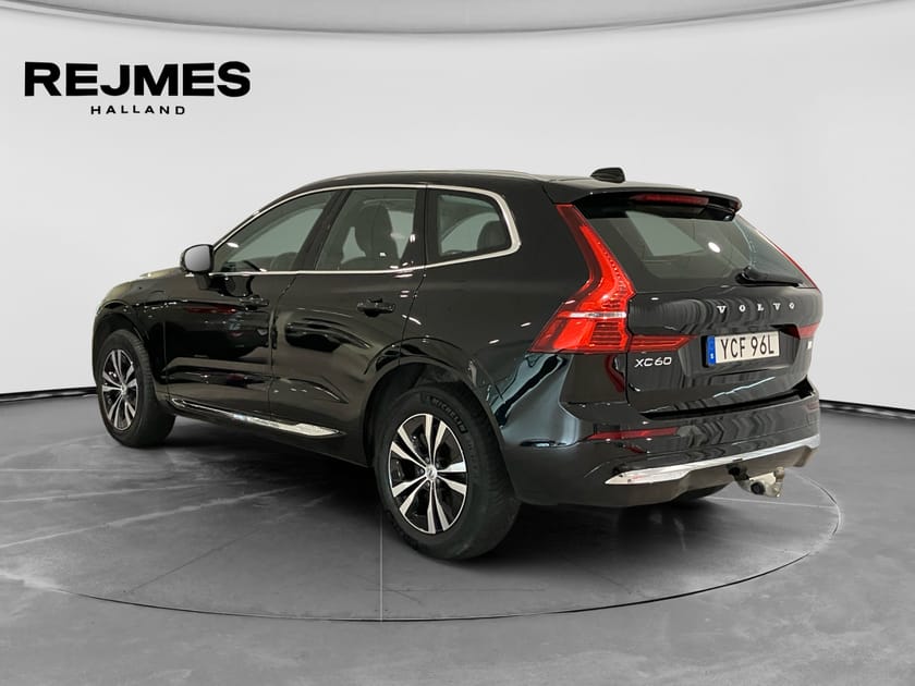 Bild 2 av Volvo XC60 Recharge T6 Core Edition | Panoramaglastak | Parkeringskamera bak | Rattvärme