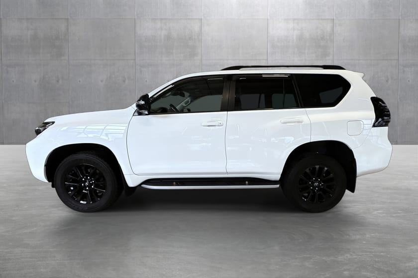 Bilde 2 av Toyota Land Cruiser 5-dørs 2.8 Diesel High Power D-4D Aut. 6 gir 4x4 VX black pack