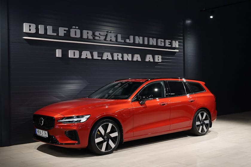 Bild 1 av Volvo V60 Recharge T6 II AWD Ultimate Dark Panorama/H&K/360°/HUD