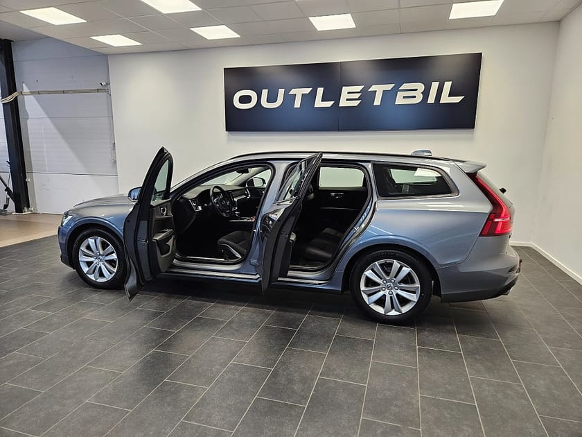 Bild 3 av Volvo V60 D4 190hk Momentum Värmare Backkamera Navi Drag VOC