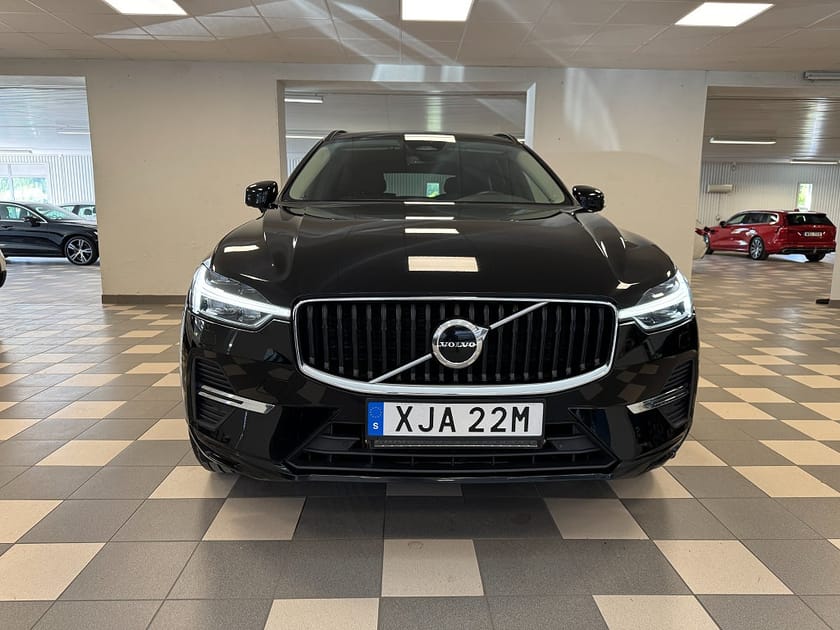 Bild 3 av Volvo XC60 B4 AWD Diesel Core B-kamera Navi Drag Google 197Hk