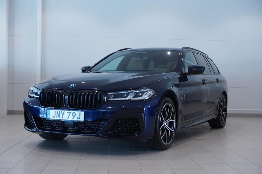 Bild 1 av BMW 530e xDrive Touring M-Sport Komfortstol 292hk