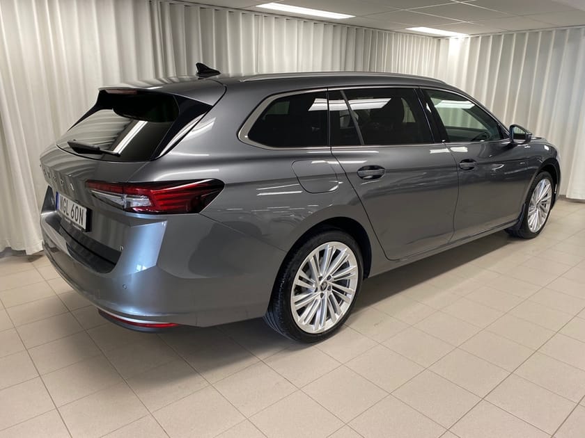 Bild 4 av Škoda Superb iV Kombi Laurin& Klement