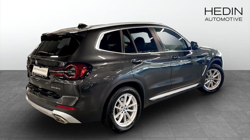 Bild 2 av BMW X3 xDrive30e Värmare Drag Adaptiv farth Sportstolar Backkamera