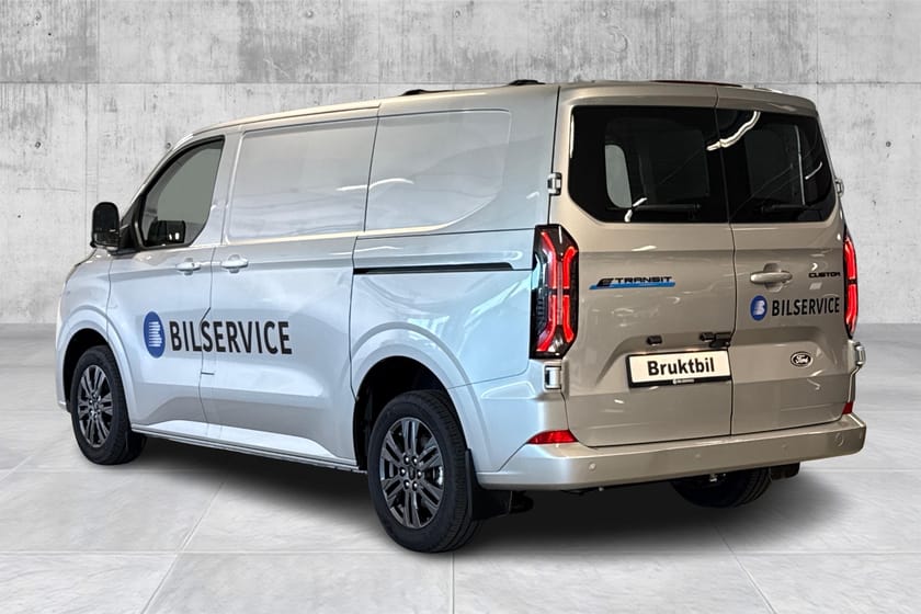 Bilde 2 av Ford E-Transit Custom 320 Limited/3-Seter/Hengerfeste/ACC/360 Kamera++