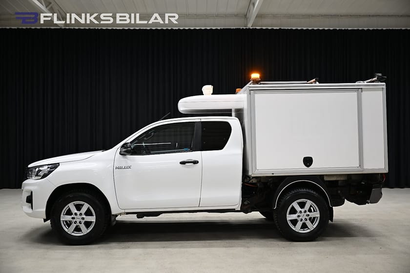 Bild 2 av Toyota Hilux Extra Cab 2.4 AWD 150HK Servicebil|Kåpa|Inredd|Clayton-Omvandlare