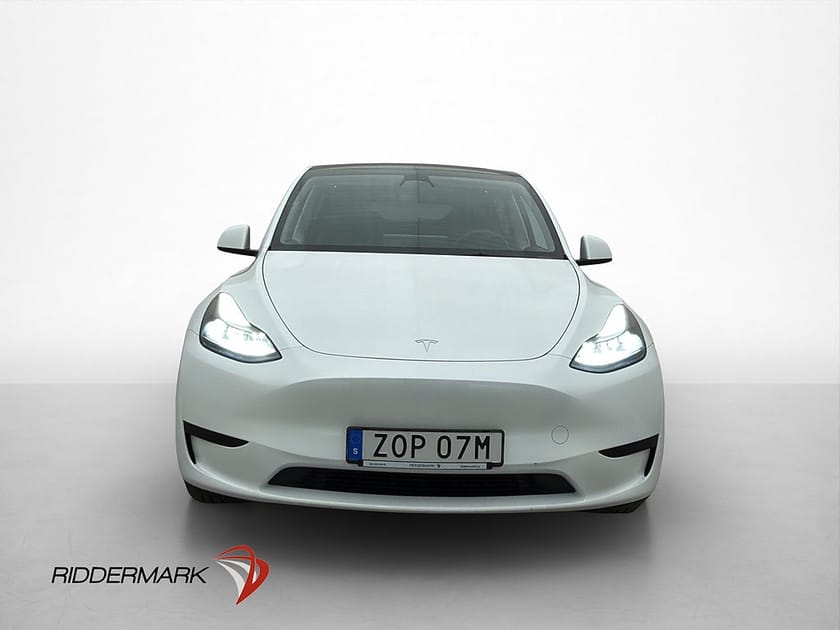 Bild 3 av Tesla Model Y Standard Range RWD Autopilot Pano Drag Sv-Såld