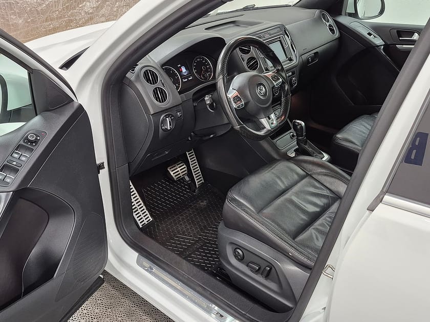 Bild 2 av Volkswagen Tiguan 4MOTION R-LINE TDI 184HK 4x4 Panorama läder