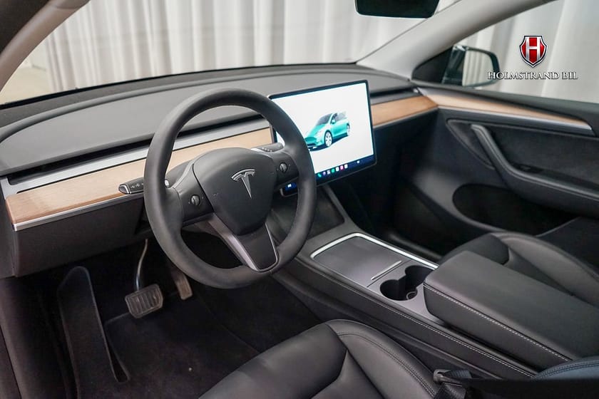 Bild 5 av Tesla Model Y Long Range AWD Drag Värmepump Rattvärme Kamera MOMS