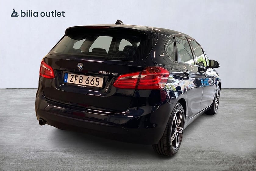 Bild 4 av BMW 225xe Active Tourer Sport line B-kamera HUD Döda Vinkel Navi