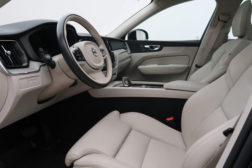 Bild 4 av Volvo XC60 Recharge T6 Core Edition/Ljuspkt/Stolpkt