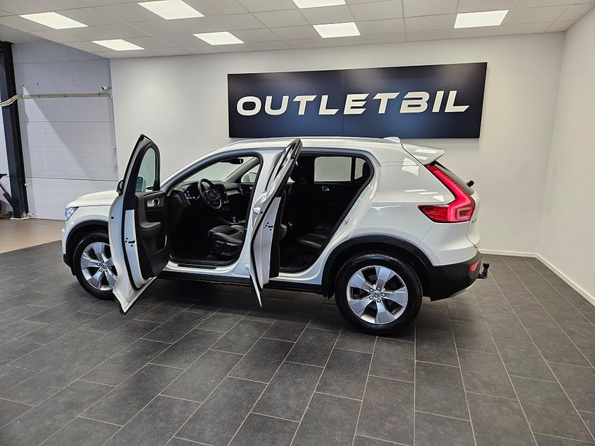 Bild 3 av Volvo XC40 D3 AWD Momentum Pro Läder Värmare Backkamera Drag VOC