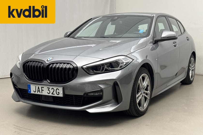 Bild 1 av BMW 118i ERROR{"data":"118 5dr, F40 (136hk)\u001e M Sport GPS HiFi"}