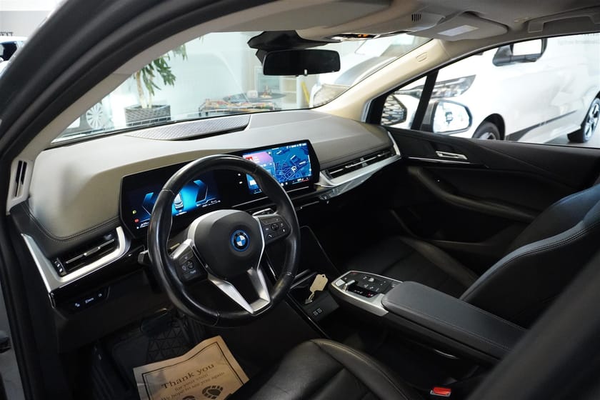 Bild 2 av BMW 225e xDrive Active Tourer Steptronic, 245hk, Luxury Line, Drag