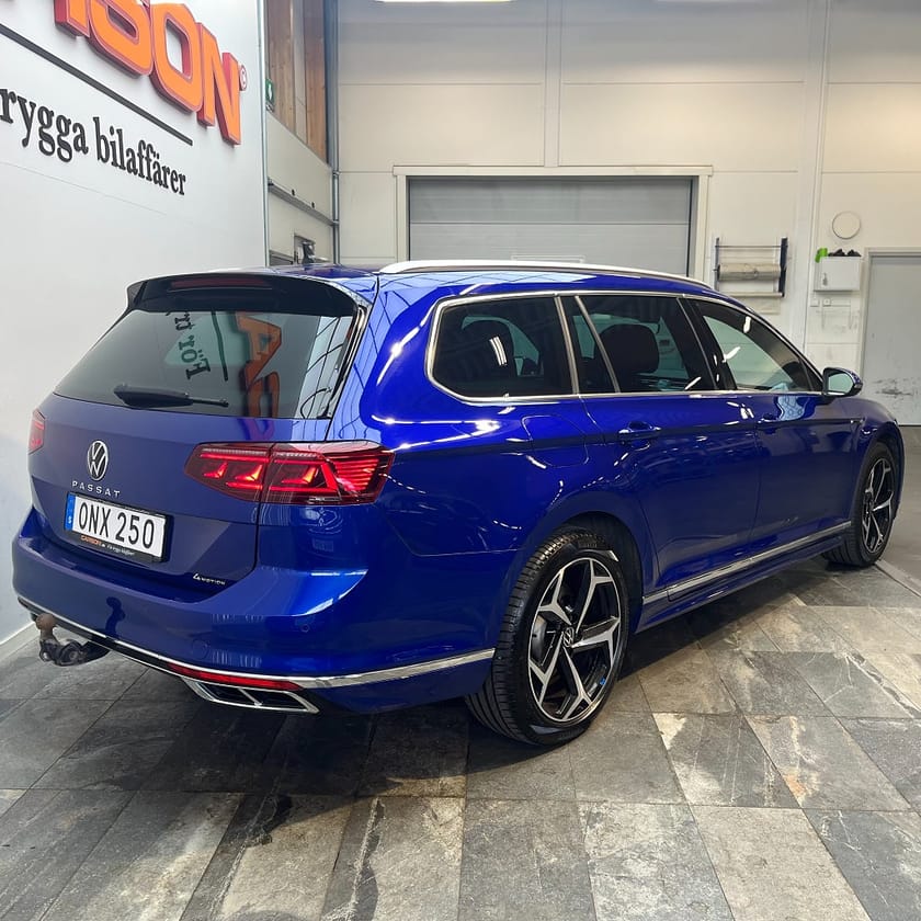 Bild 4 av Volkswagen Passat Sportscombi SC 2.0 TDI 4M GT R-Line Backkamera Värmare Apple Drag