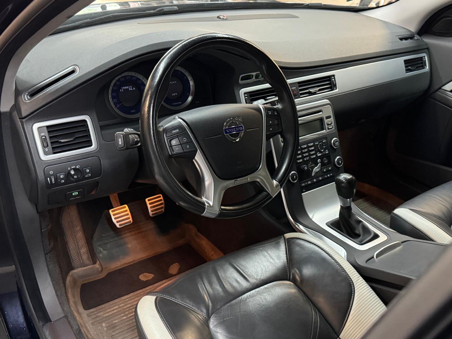 Volvo V70 2.5FT 2011, kuva 7/10