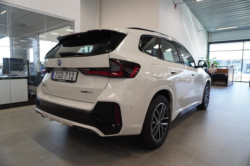 Bild 5 av BMW iX1 eDrive20 M-Sport H K Fartpilot HUD Elstolar 360
