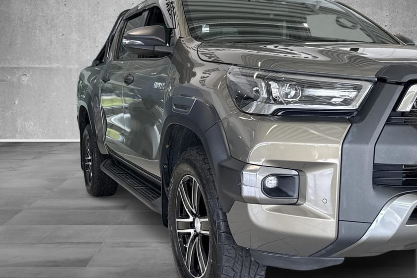 Bilde 2 av Toyota Hilux Dobbelcab 2.8D 204HK 4WD SR+, Hengerfeste, Led bar.