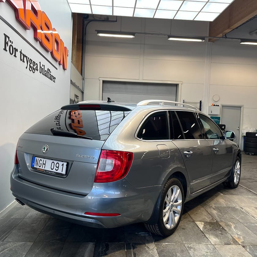 Bild 4 av Škoda Superb Kombi Skoda 2.0 TDI 4x4 Ambition Värmare Navi Kamrem Bytt!