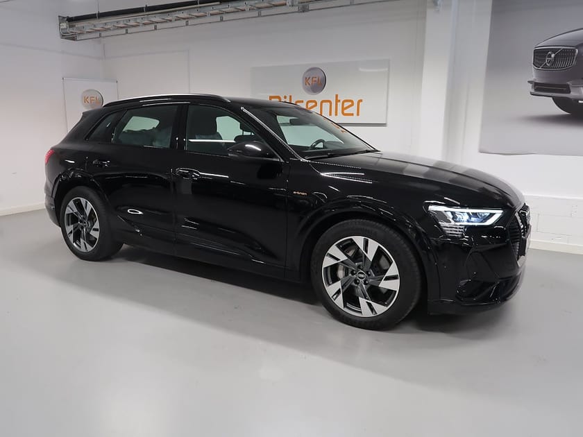 Bild 5 av Audi e-tron 55 quattro Q S line V-Däck ingår Cockpit-Elstol-CarPlay-Luftfjä
