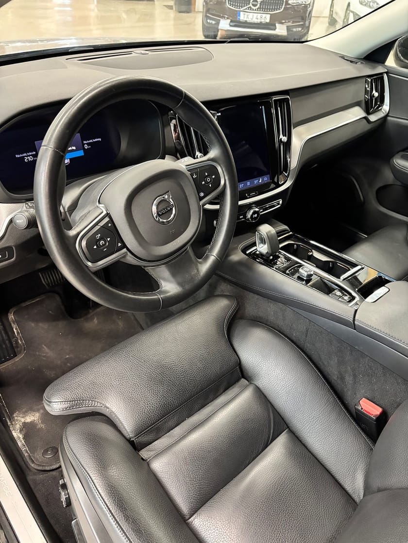 Bild 3 av Volvo V60 LADDHYBRID T6 AWD AUT Core Skinn 2,99% ränta