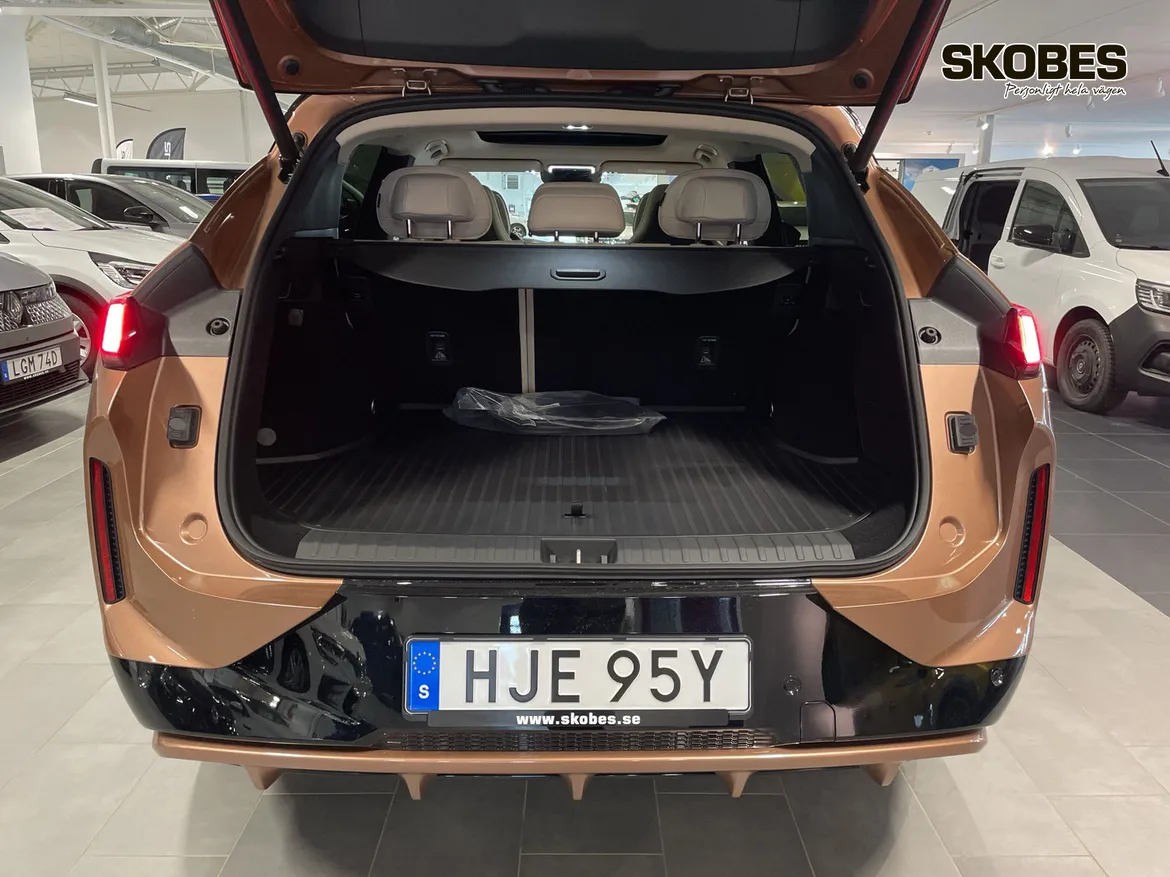 Lynk & Co 08 PHEV