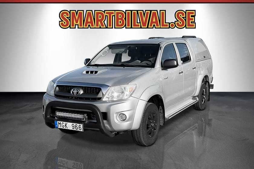 Bild 2 av Toyota Hilux Dubbelhytt 2.5 4x4 Black Edition Kåpa Drag
