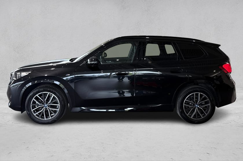 Bilde 2 av BMW iX1 xDrive30 Fully Charged M-SPORT AD.LED AD.CR SKINN PANO