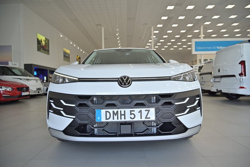 Bild 3 av Volkswagen T-Roc 1.5 eTSI 150 hk *SEMESTERBIL*