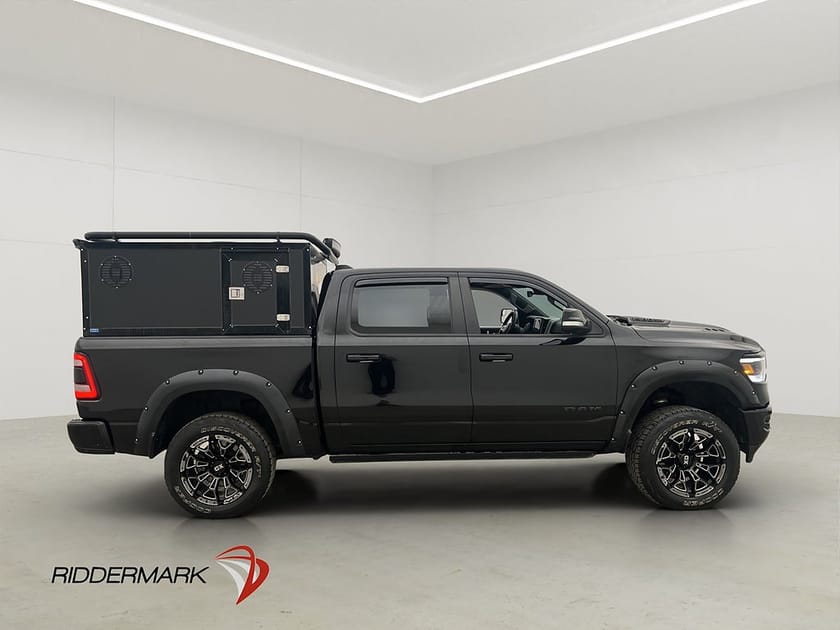Bild 2 av RAM 1500 Crew Cab Dodge Laramie Night 4x4 HUNDKÅPA Carven Pano MOMS