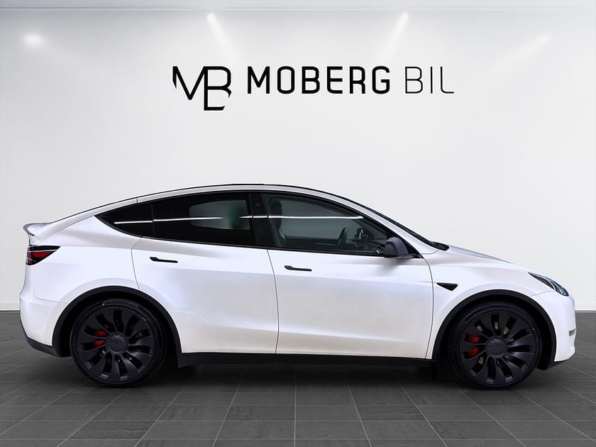 Bild 4 av Tesla Model Y Performance 534hk Pano Läder Drag B-Kamera
