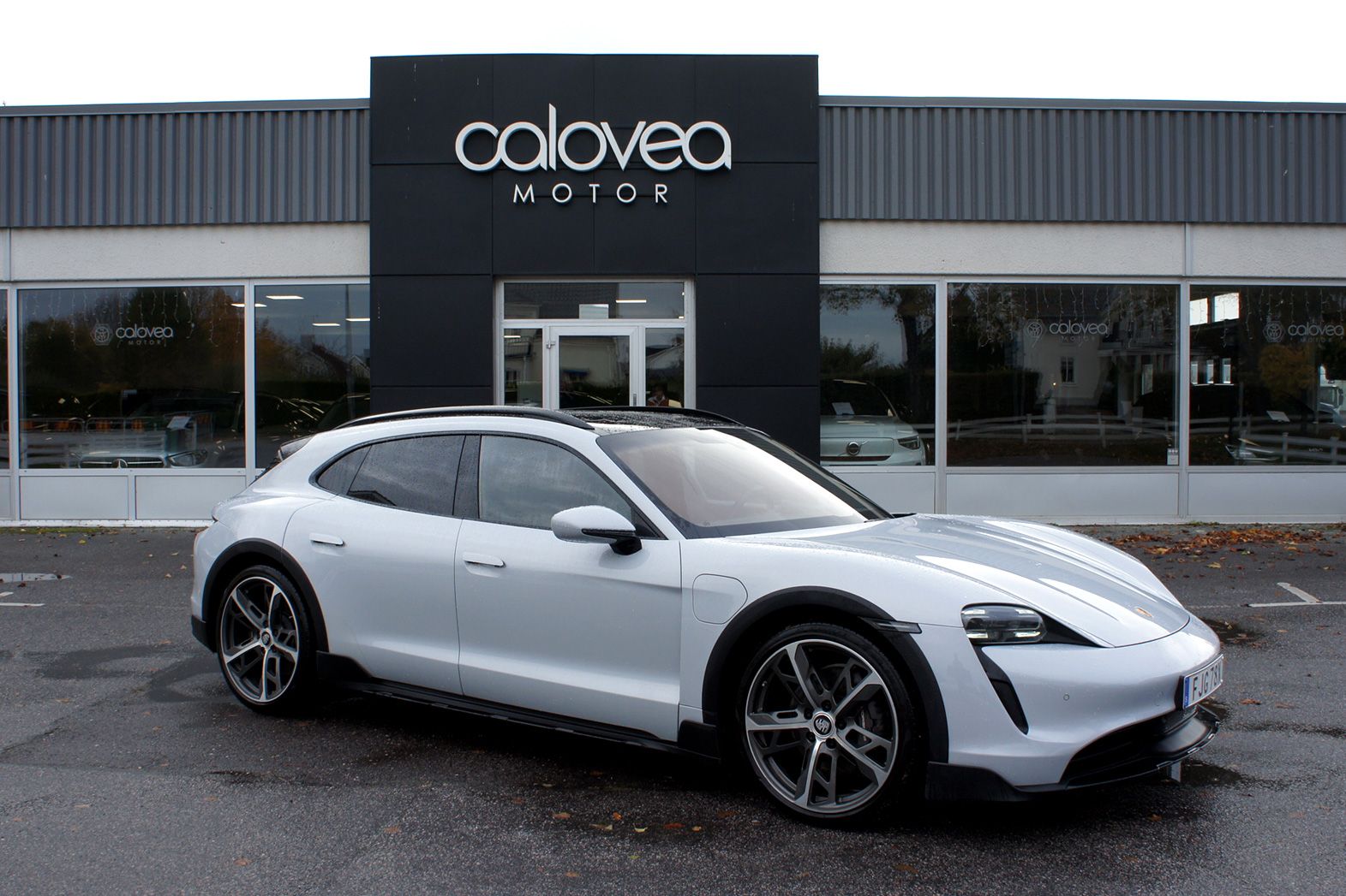 Porsche Taycan 381 hp