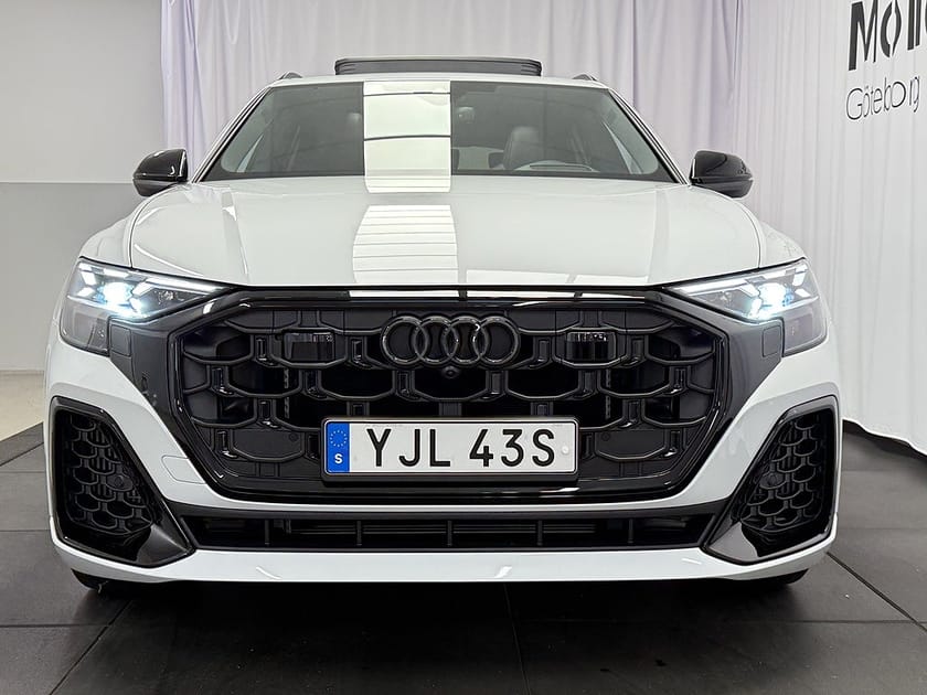Bild 2 av Audi Q8 60 TFSI e quattro S Line Selection HUD/Pano/B&O/OLED