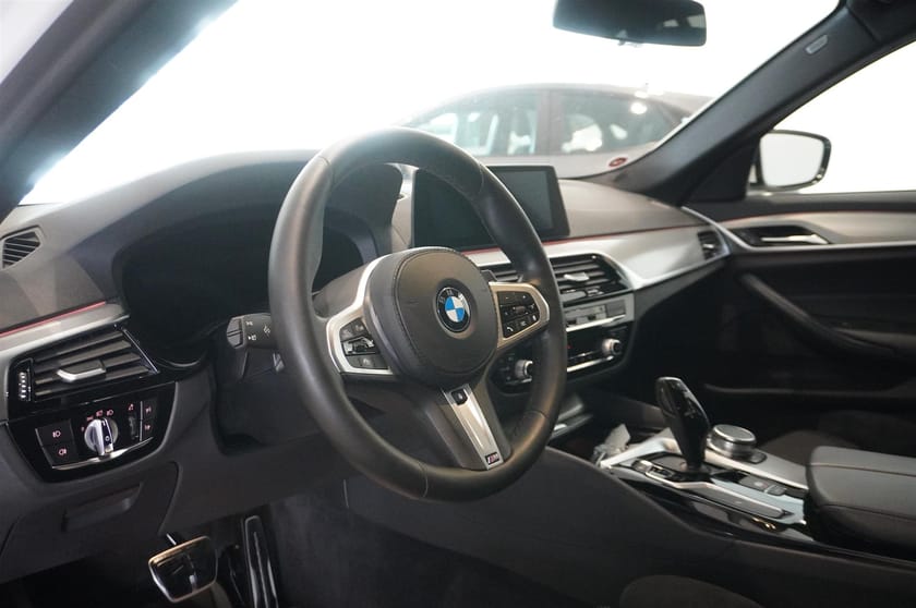 Bild 2 av BMW 520d xDrive Touring M-Sport Drag Aktiv Fartpilot Värmare