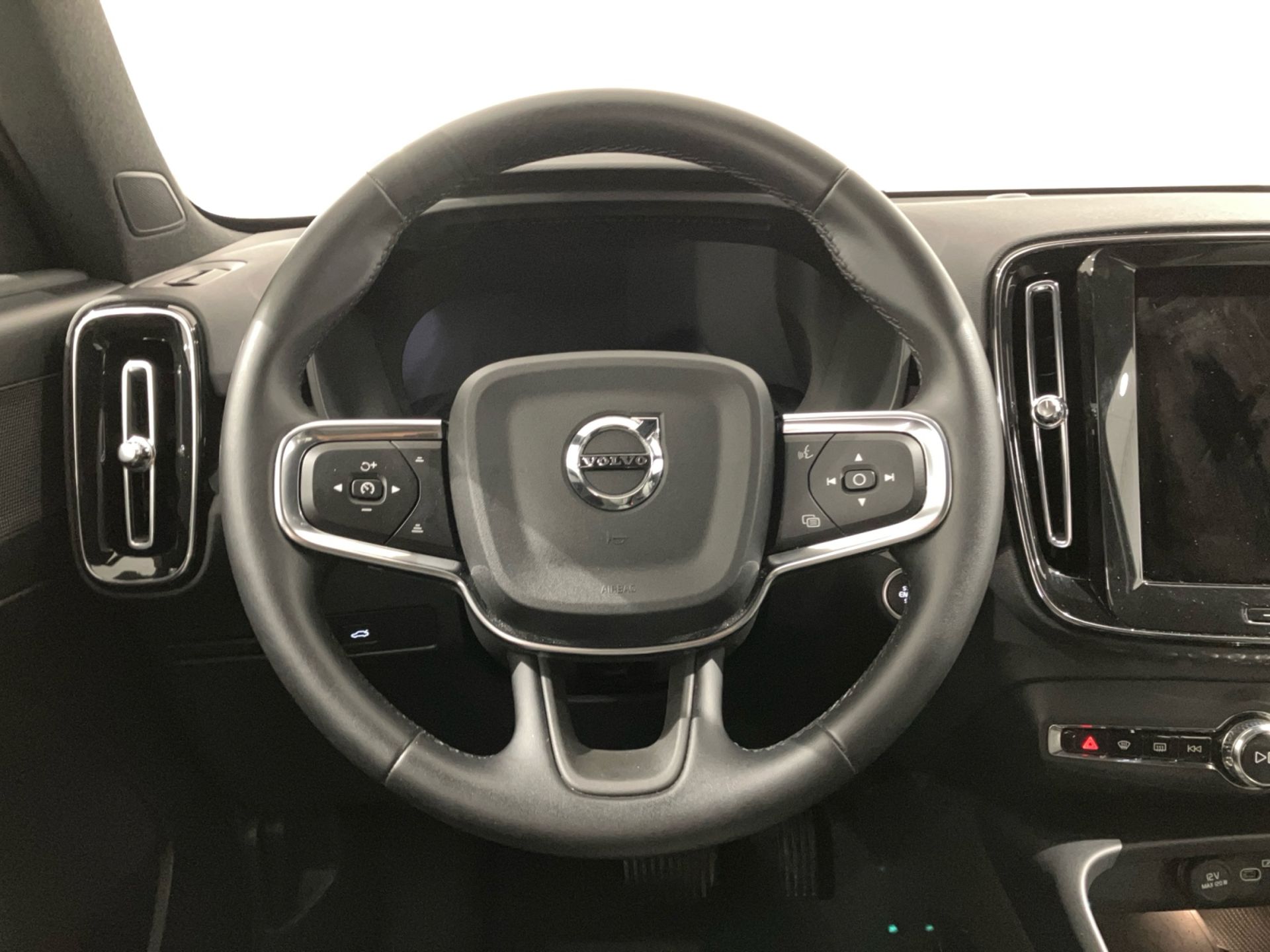 Volvo XC40 B3 FWD Bensin Plus Dark 2025, bild 5/10