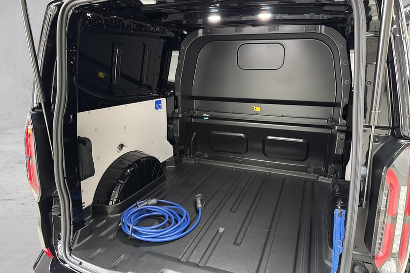 Bilde 5 av Ford E-Transit Custom 320 Crew Van 6 seter, STORT LASTEROM, Inntil 300km rekkevidde