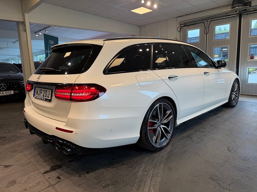 Bild 4 av Mercedes-Benz AMG E 53 T 4MATIC+ Dynamic Plus Kolfiber Massage UNIK