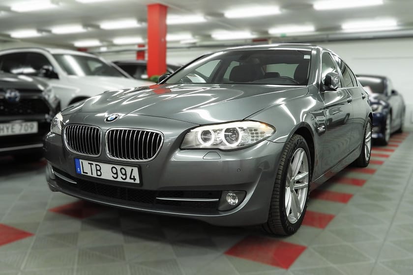 Bild 1 av BMW 530d xDrive Sedan Steptronic Taklucka SoV Hjul Värmare HiFi Skinn
