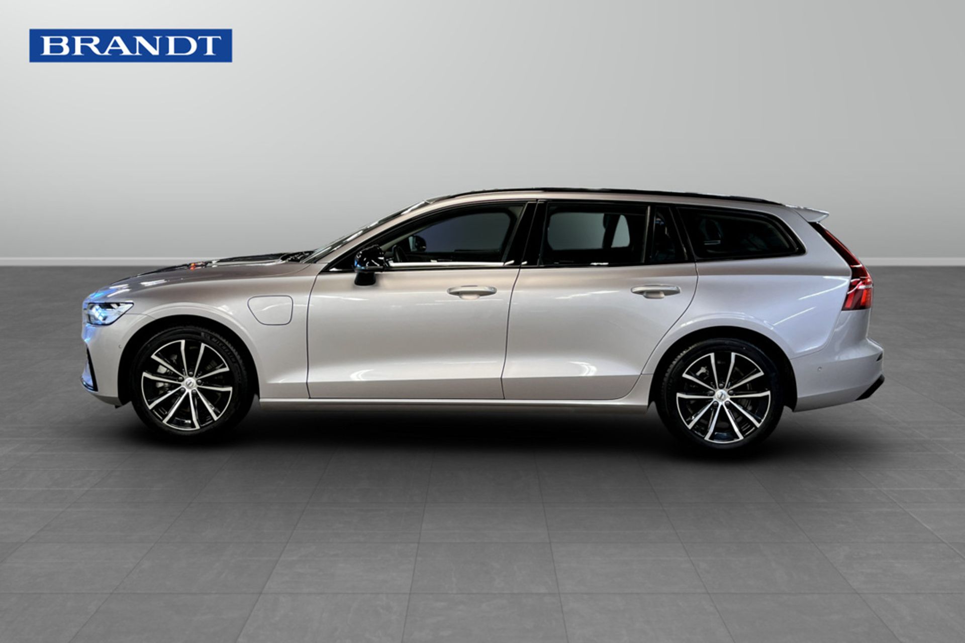 Volvo V60 T6 Plug-In Hybrid AWD 2026, bild 3/9