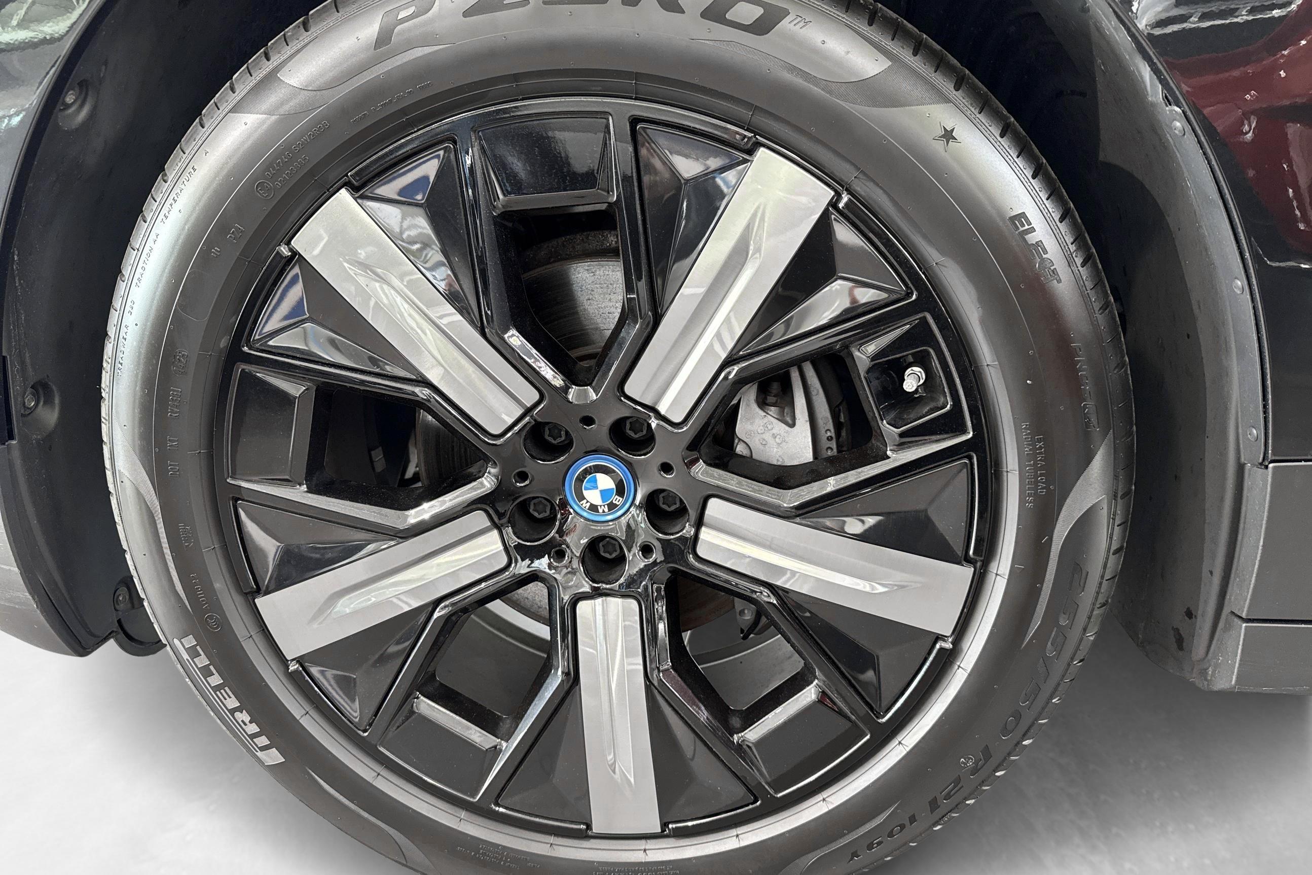 BMW iX xDrive40, 326hk, 2023