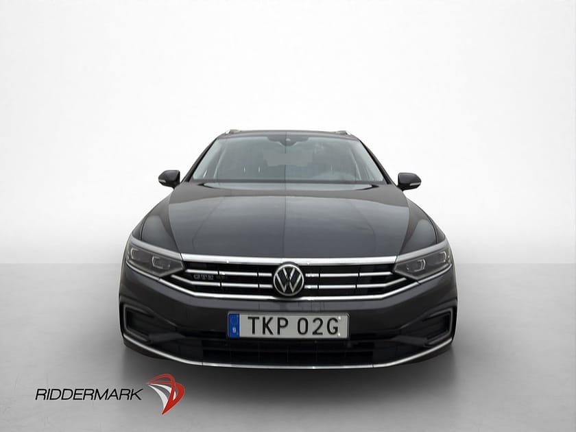 Bild 2 av Volkswagen Passat Sportscombi GTE Executive Pano Cockpit P-Värmare Drag