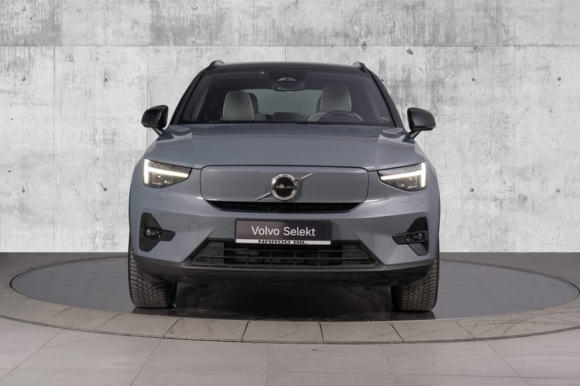 Bilde 3 av Volvo XC40 Recharge Twin motor Plus 408 hk. Varmepumpe/VOC/Krok/Induktiv lader