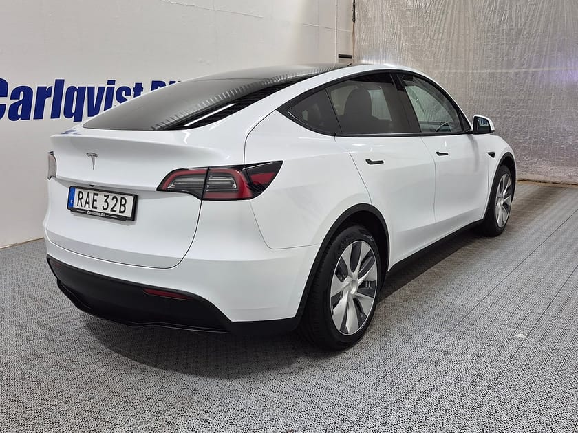 Bild 4 av Tesla Model Y Standard Range RWD 299HK Läder Panorama