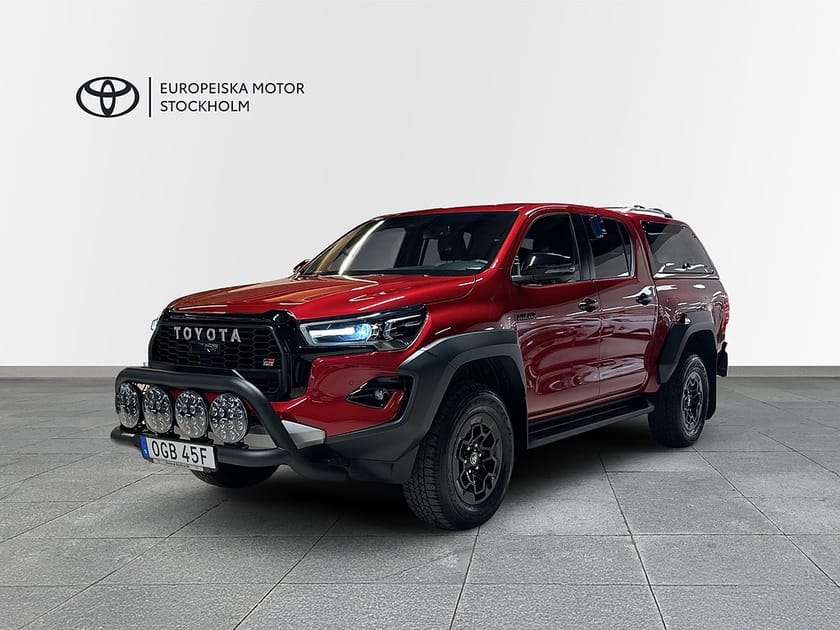 Bild 1 av Toyota Hilux Dubbelhytt D-Cab 2.8 GR-Sport II 4WD / V-hjul/Drag/Kåpa/Frontbåge