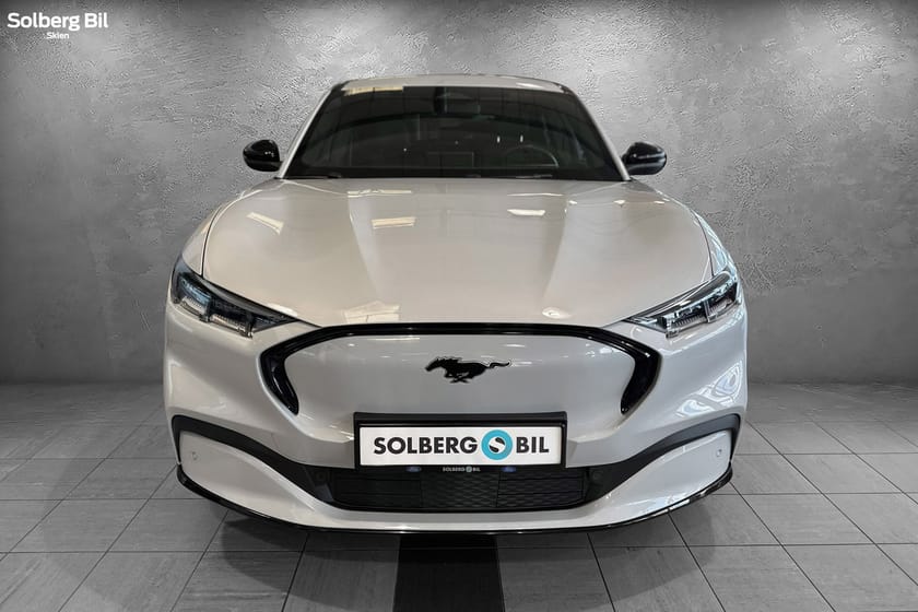 Bilde 2 av Ford Mustang Mach-E Long Range AWD LR 540 km KROK/1-EIER/NESTE SERVICE INK/NY EU